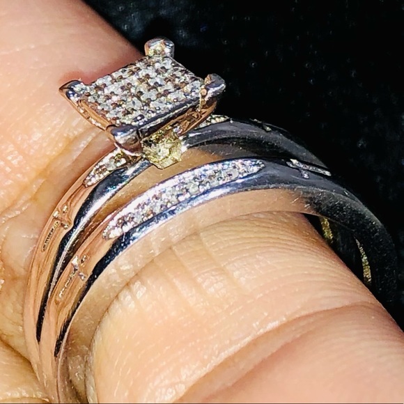Beautiful REAL DIAMOND cross engraved bridal ring! - Picture 3 of 7